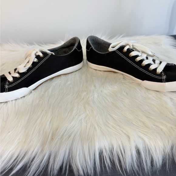 Classic Black and White Women's Sneakers - Picture 6 of 9